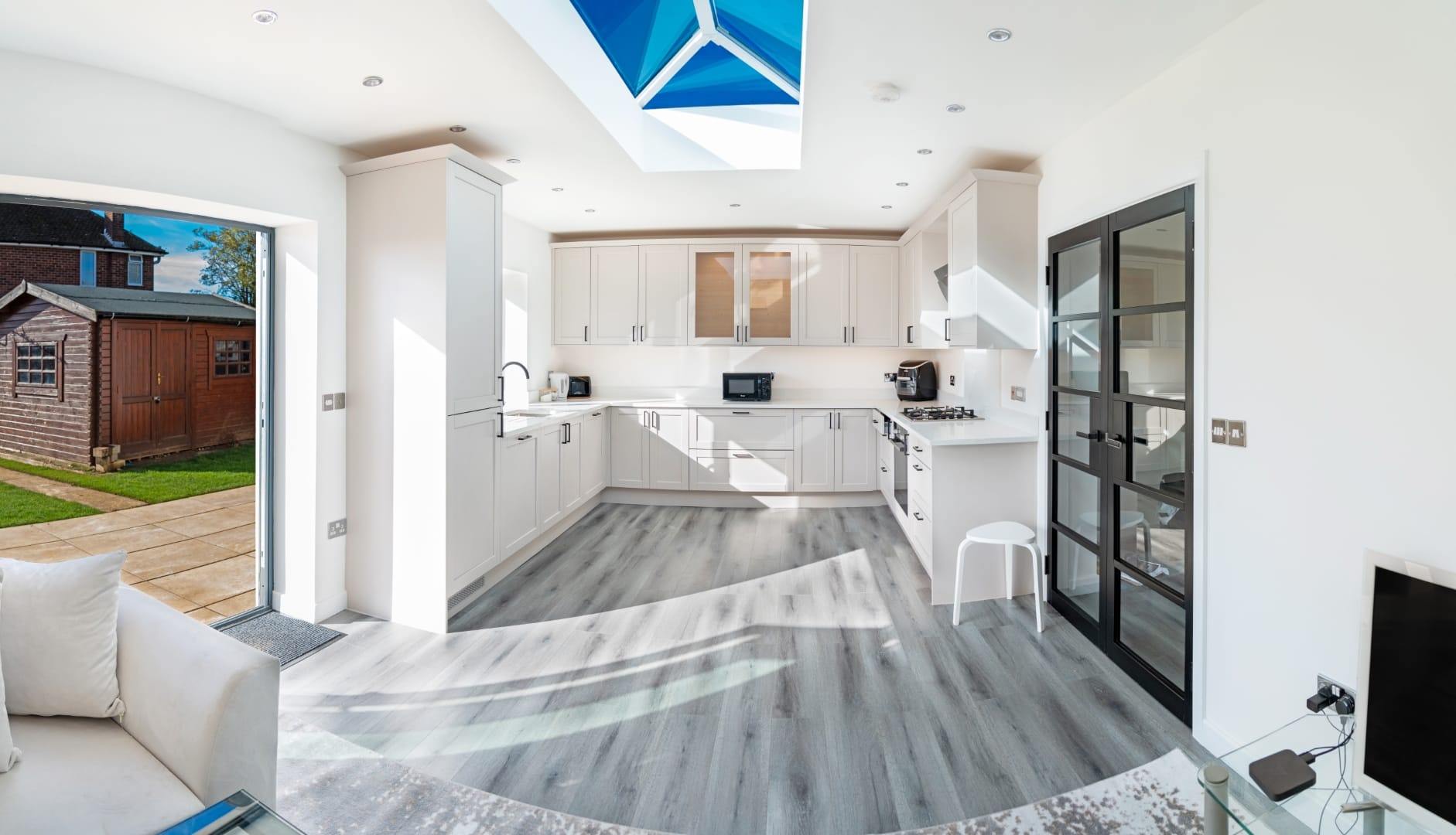 Open-plan kitchen + dining extension