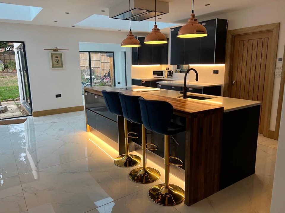 Designer kitchen + bi-fold rear