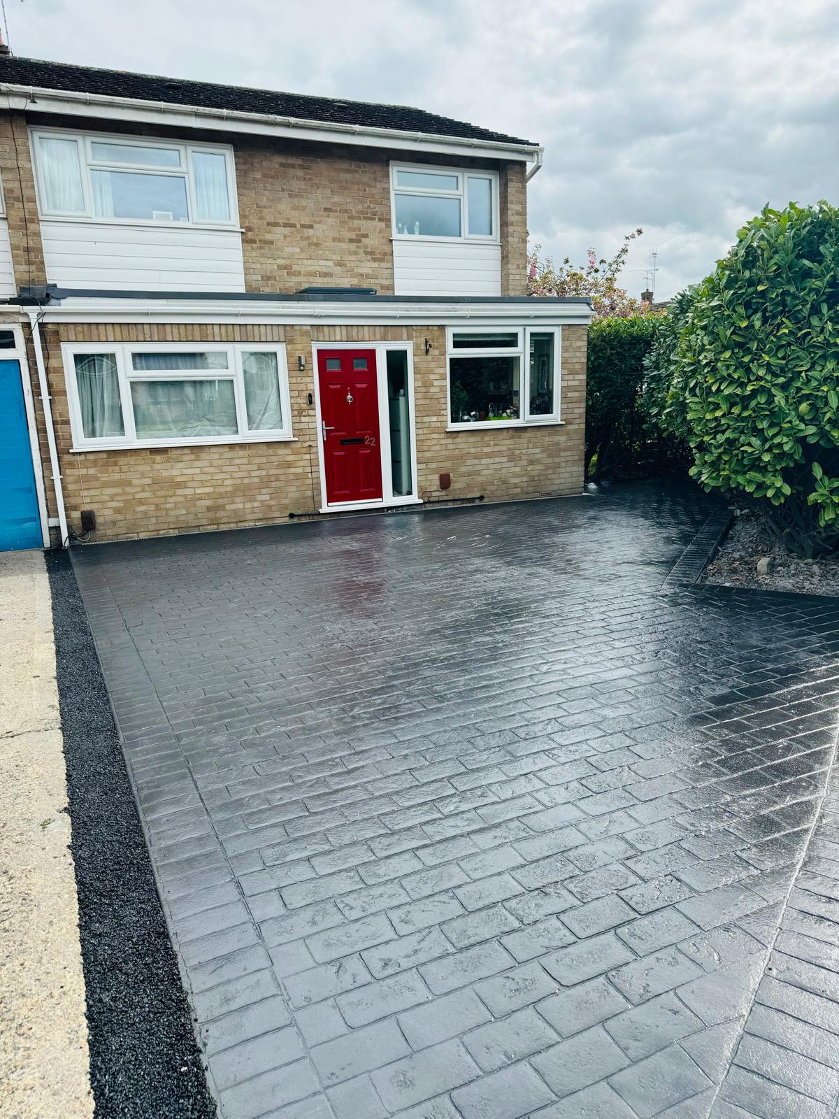 New charcoal pattern-imprinted driveway laid by SIB Construction at a Reading family home